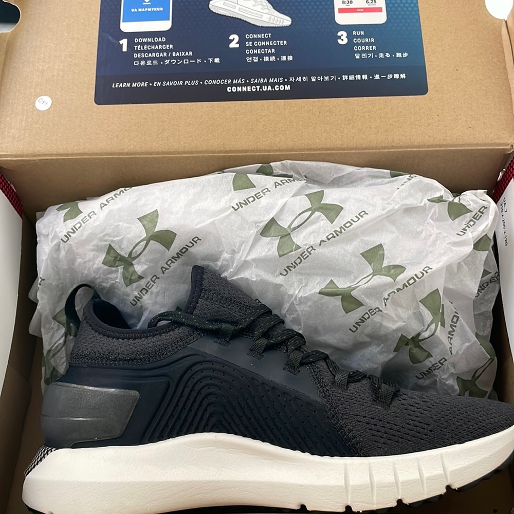 Brand new under armor tech connect running shoes